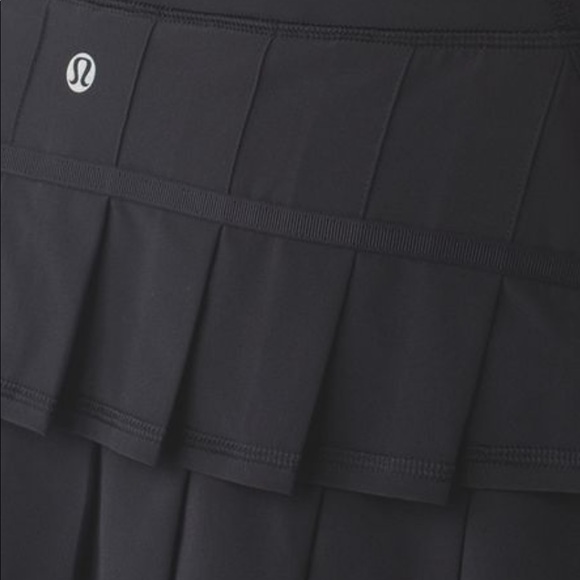 - Lululemon Pace Setter skirt sz 10 black lined with shorts,skort tennis preppy - Picture 10 of 11